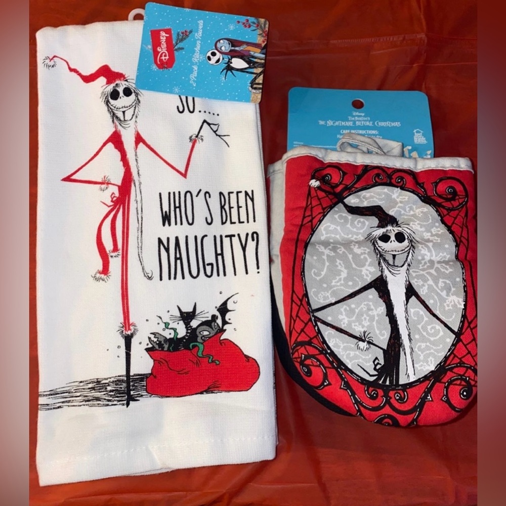 Jack Skellington Christmas Set of Dish Towels (2) Mittens.